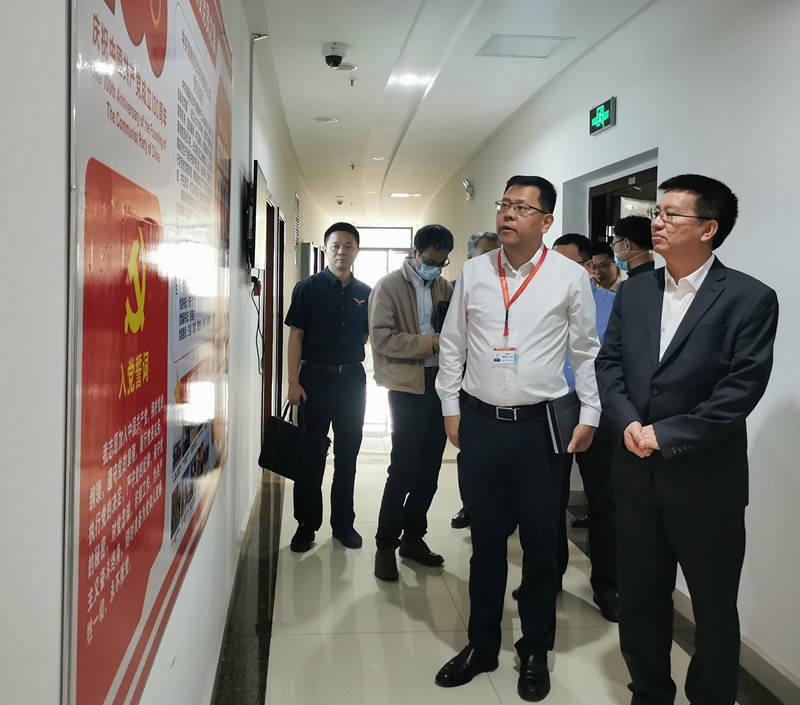 民航湖北監管局江濤局長一行蒞臨海航航校 開展安全督導和談心談話 